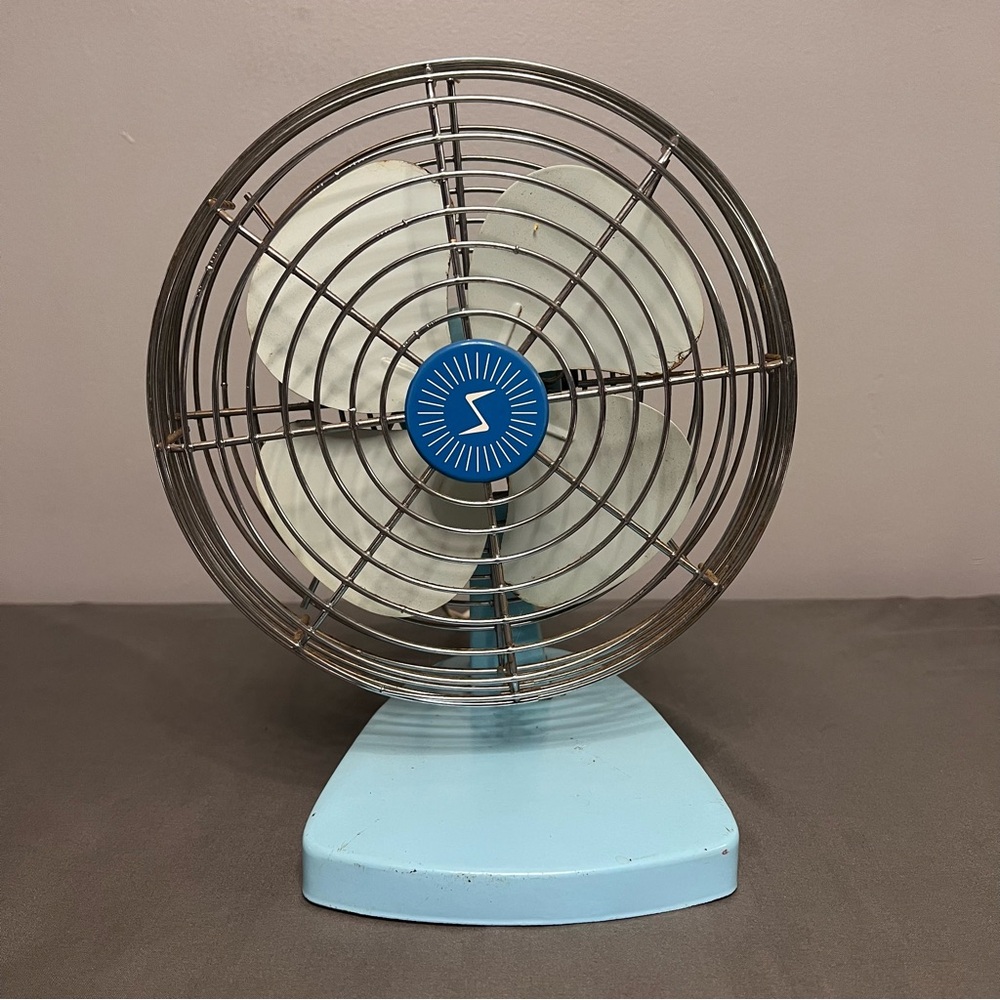 VTG MCM Superior Electric Robin Egg Blue Metal Fan, Works